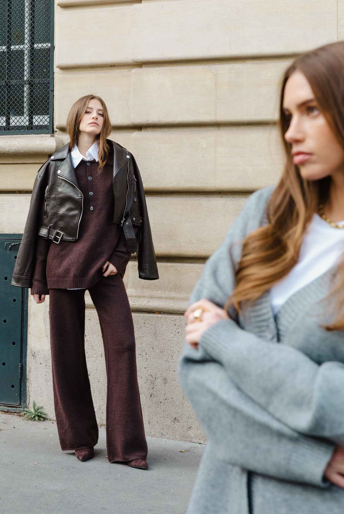 חליפות וסטים לנשים