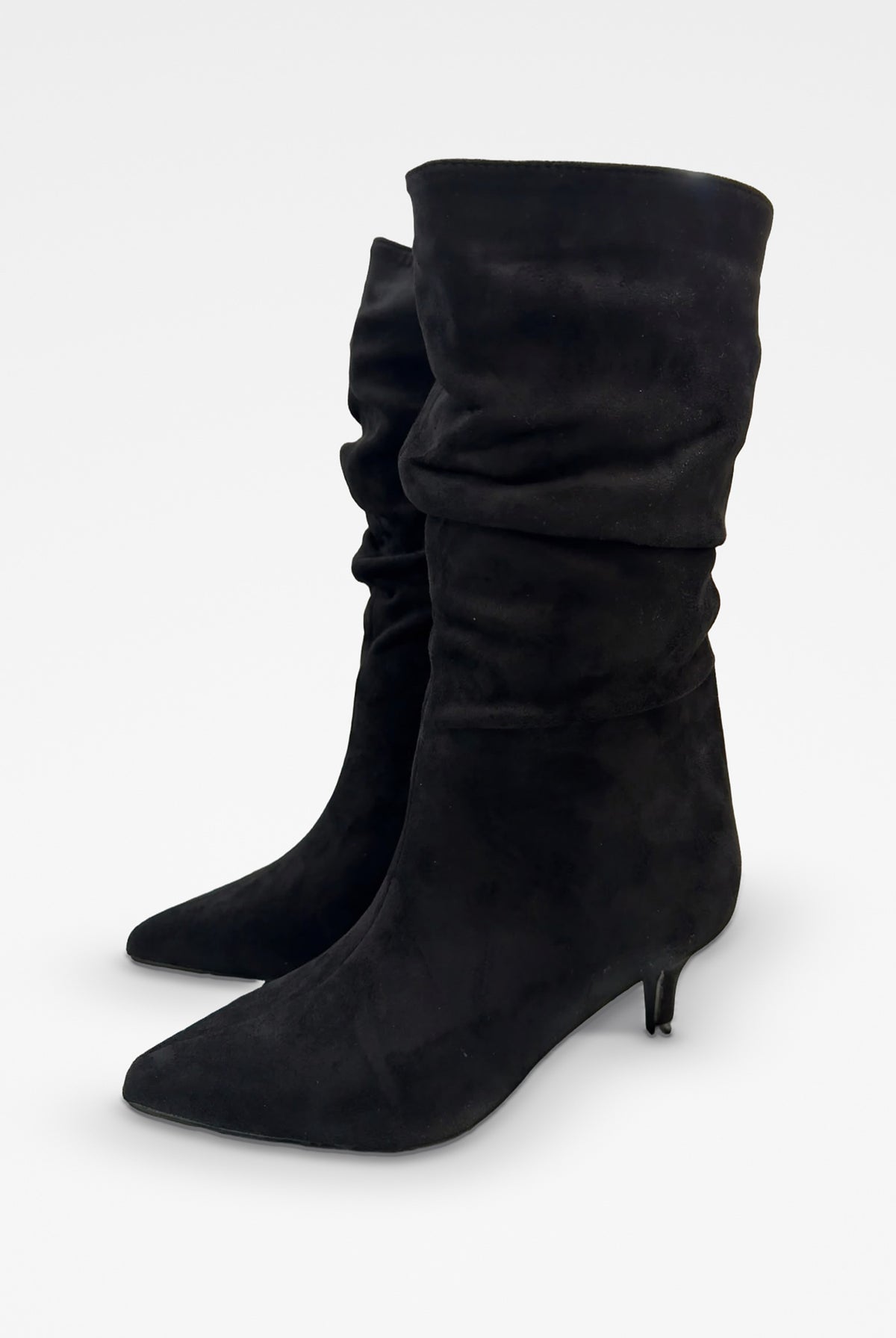 מגף דרייק שחור מזמש עם קפלים, מבט מהצד