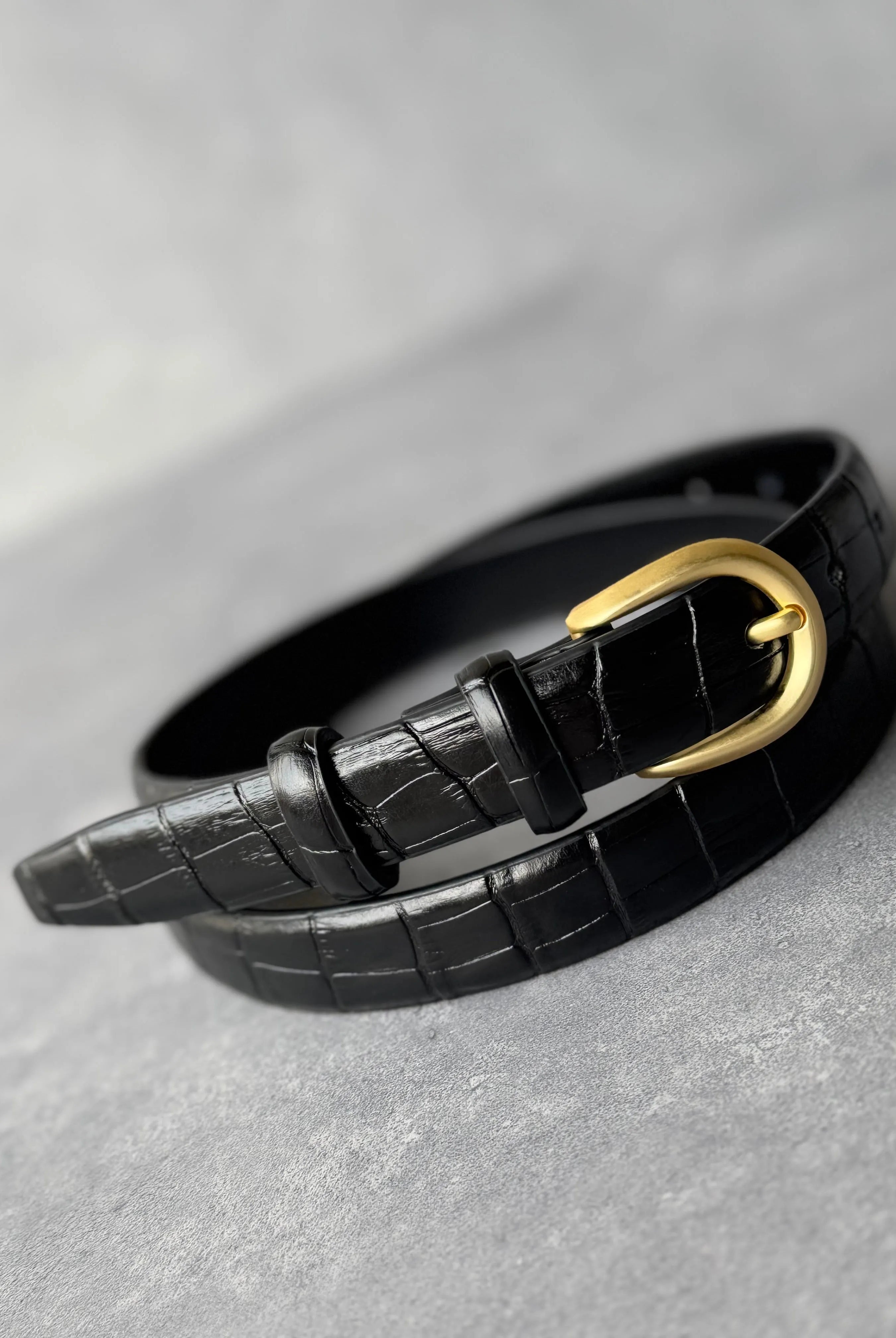 חגורת עור נחש שחורה TwentySix