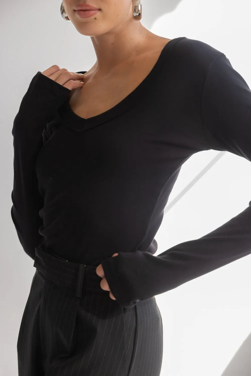 חולצת בייסיק וי כפפה TwentySix