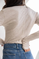 חולצת בייסיק וי כפפה TwentySix