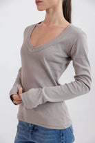 חולצת בייסיק וי כפפה TwentySix