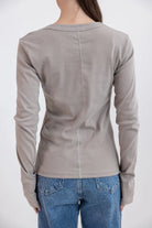 חולצת בייסיק וי כפפה TwentySix