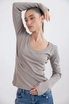 חולצת בייסיק וי כפפה TwentySix