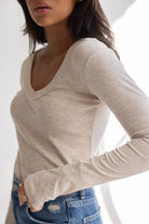 חולצת בייסיק וי כפפה TwentySix