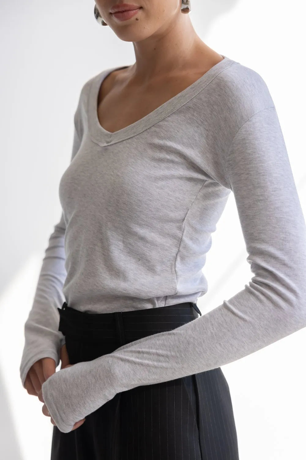 חולצת בייסיק וי כפפה TwentySix