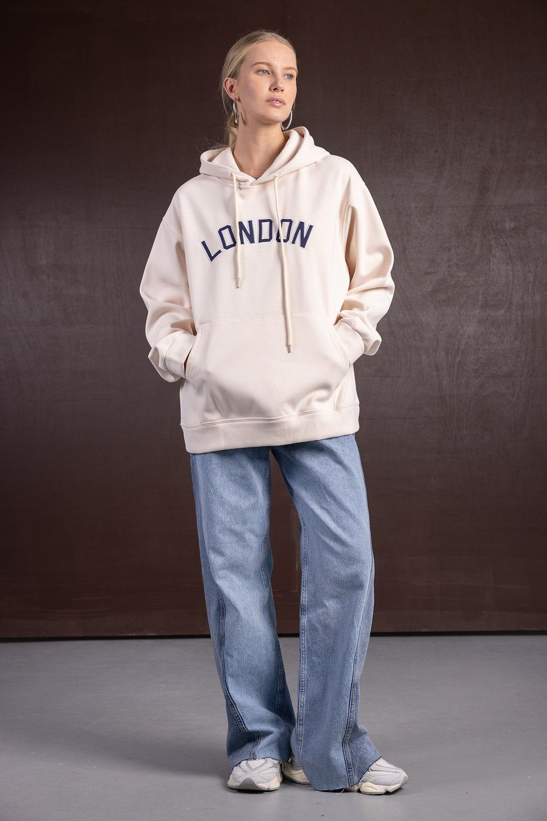 סווטשירט LONDON | קרם - TwentySix