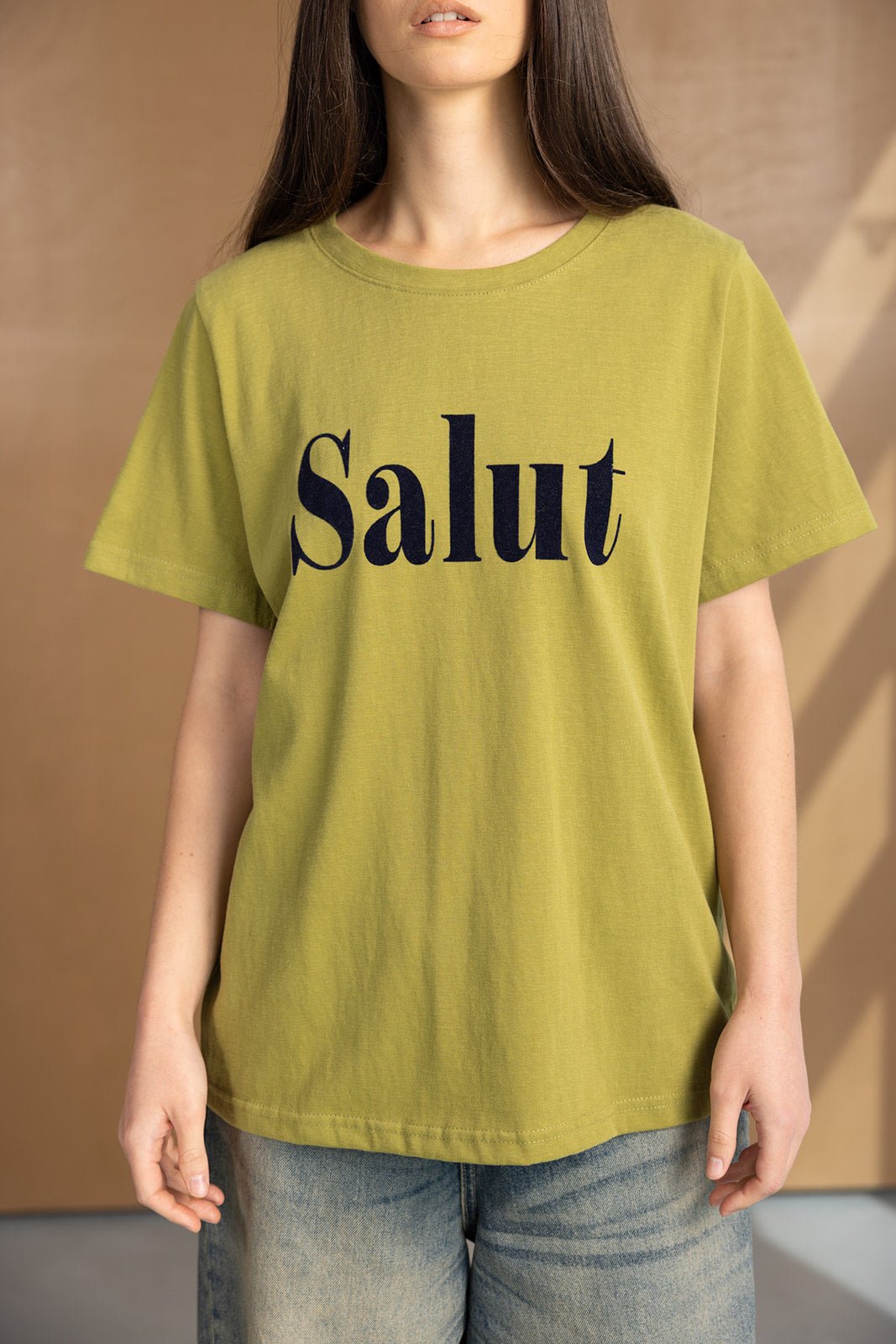 חולצת טי ירוקה עם הדפס 'Salut' לאישה, אופנת קיץ, בגדי נשים ונערות, ג'ינס בהיר