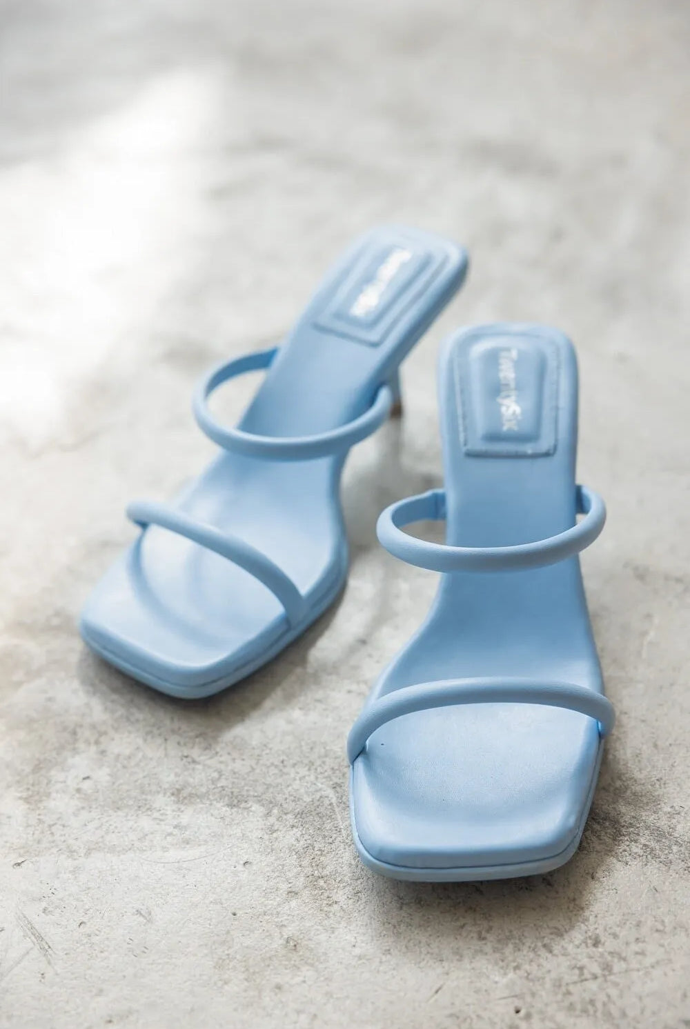 סנדל מרשל תכלת TwentySix