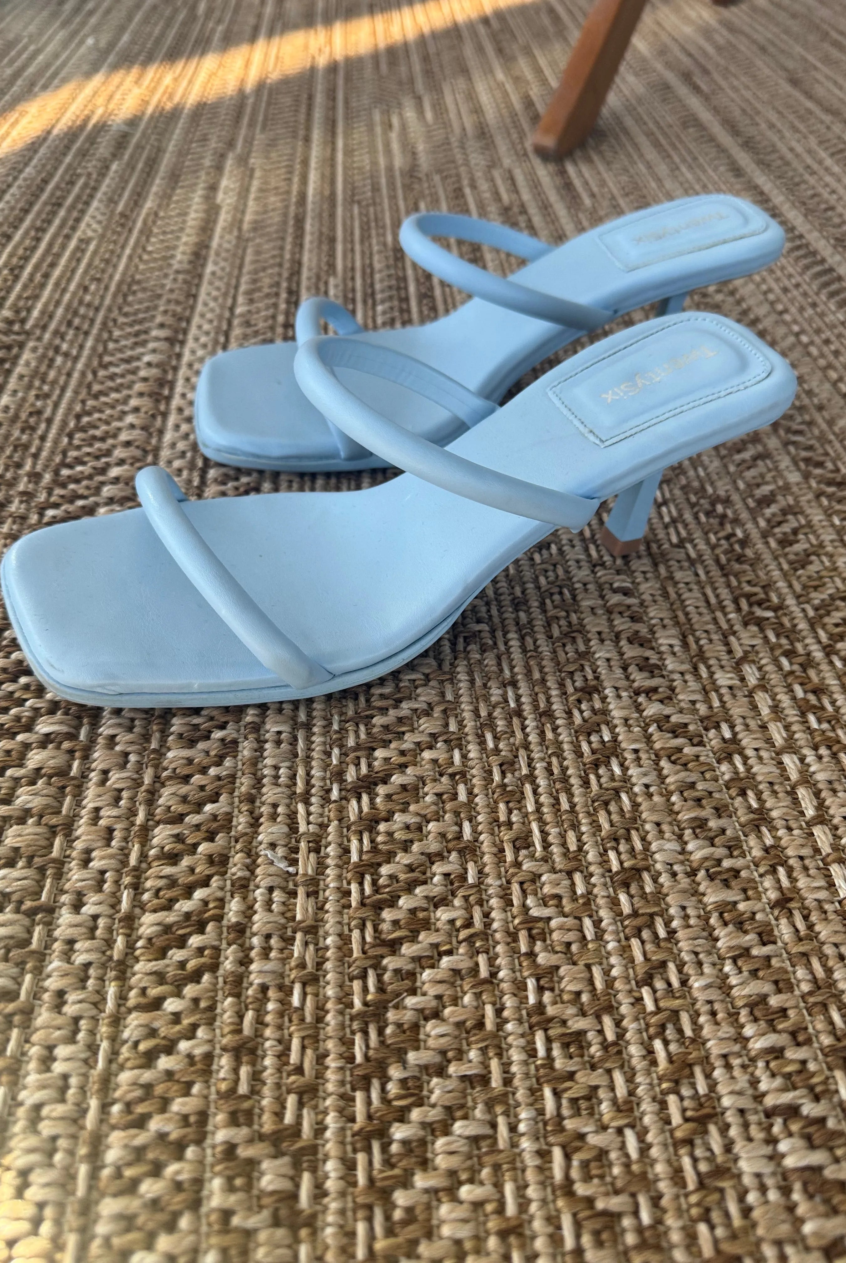 סנדל מרשל תכלת TwentySix