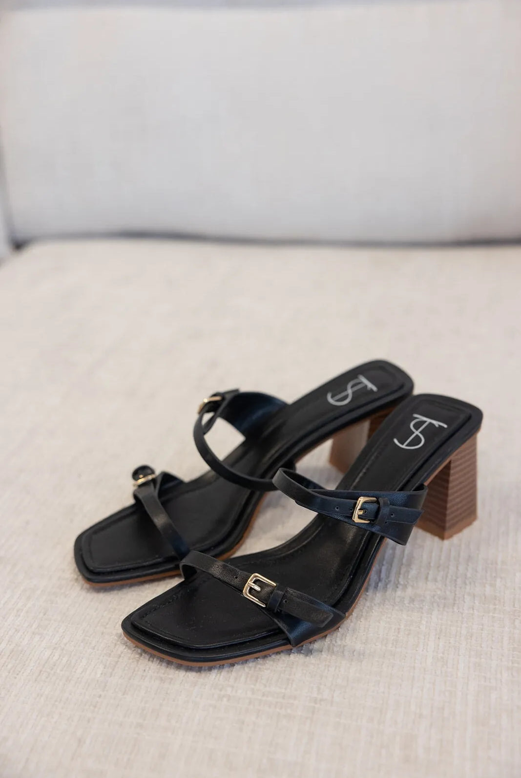 סנדל עקב קתרין שחור TwentySix