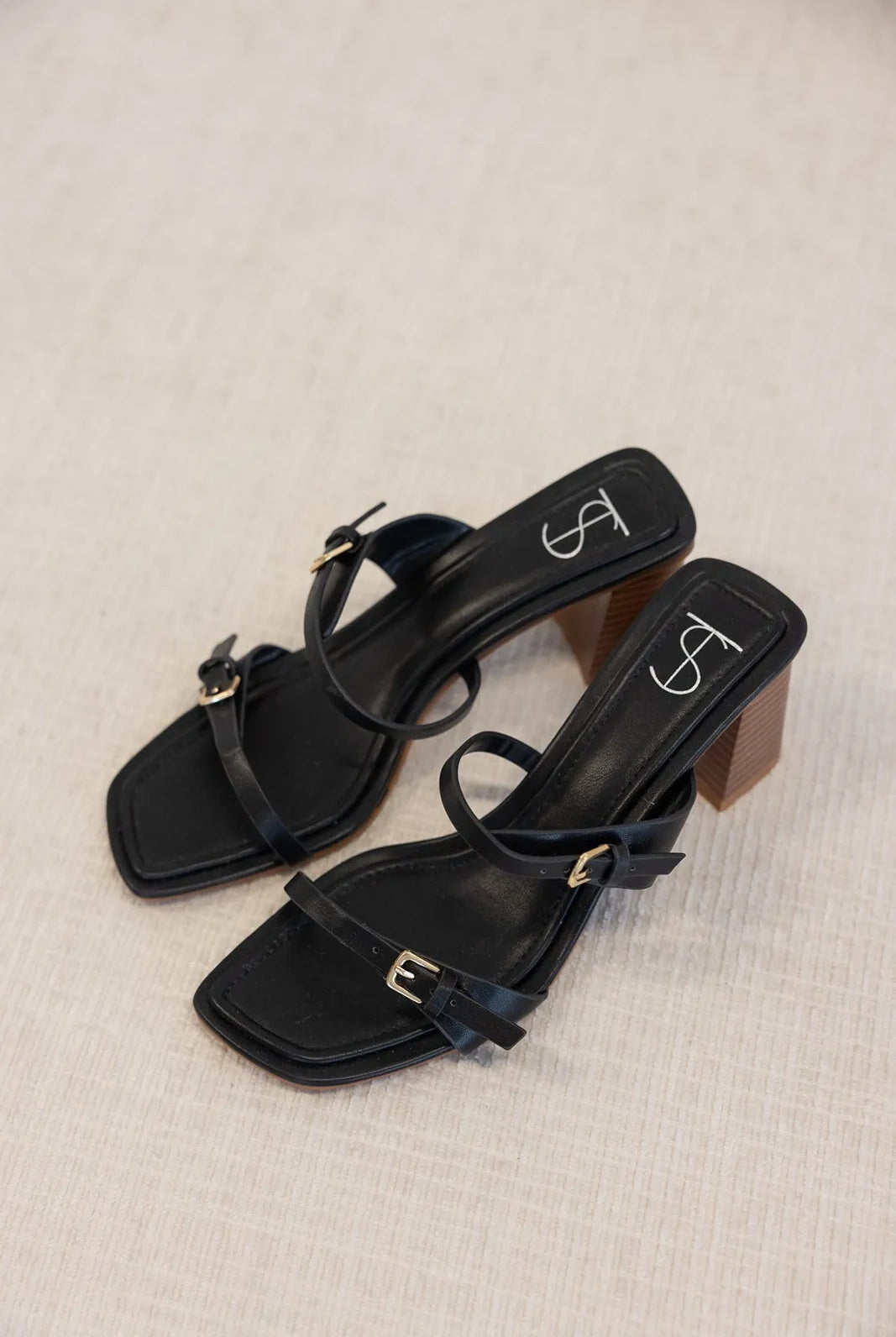 סנדל עקב קתרין שחור TwentySix