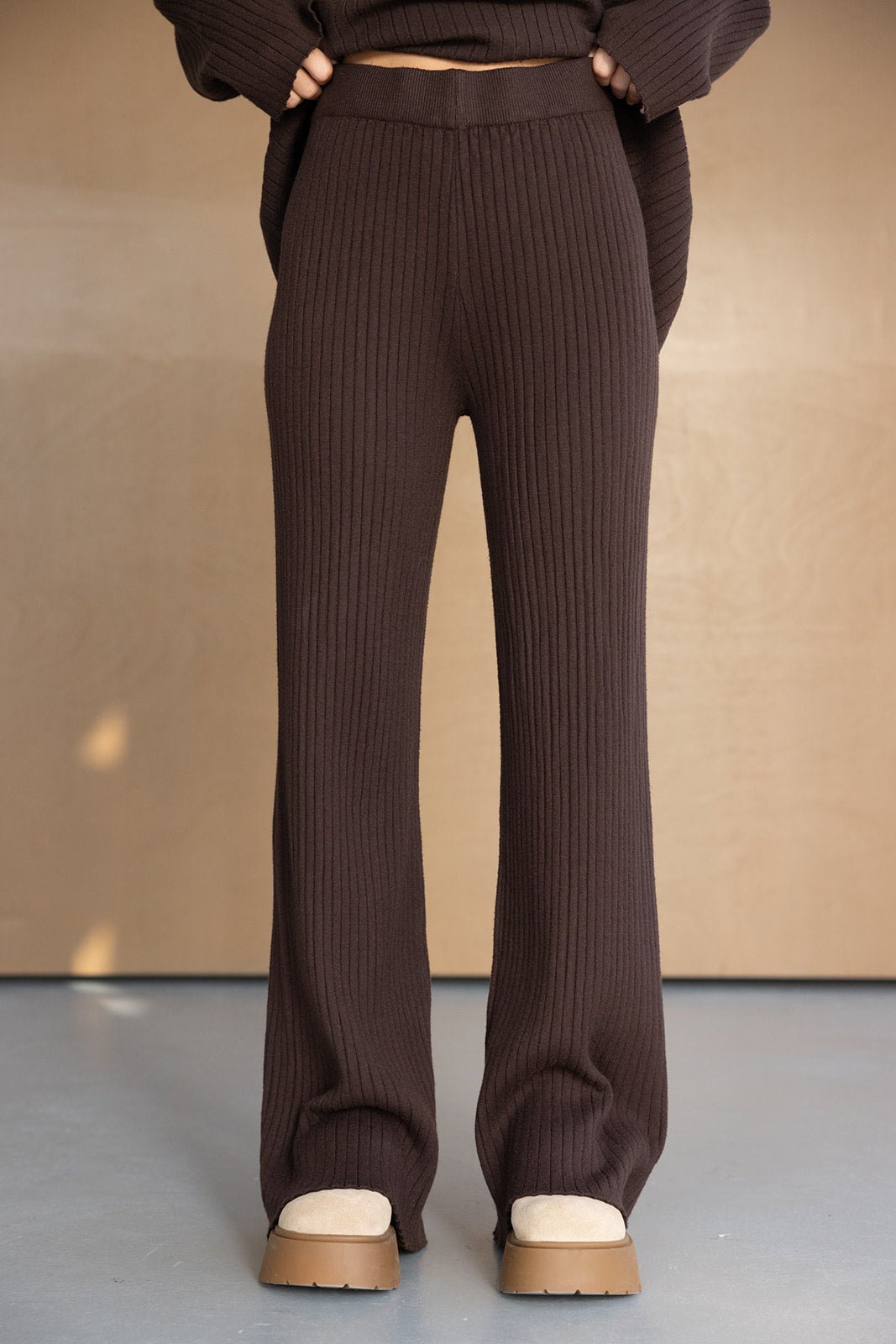 מכנסיים סרוגים חומים לנשים, גזרה רחבה, בד ריב טרנדי, אופנת נשים חורף