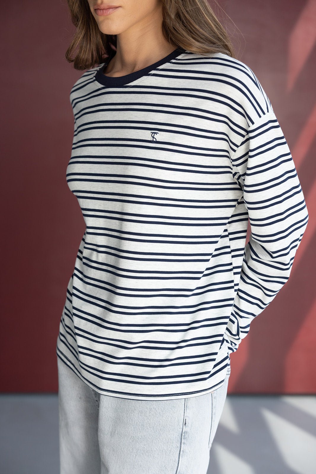 חולצת פסים ארוכה לנשים בגווני לבן ושחור, רקמת אותיות, אופנת רחוב לנערות