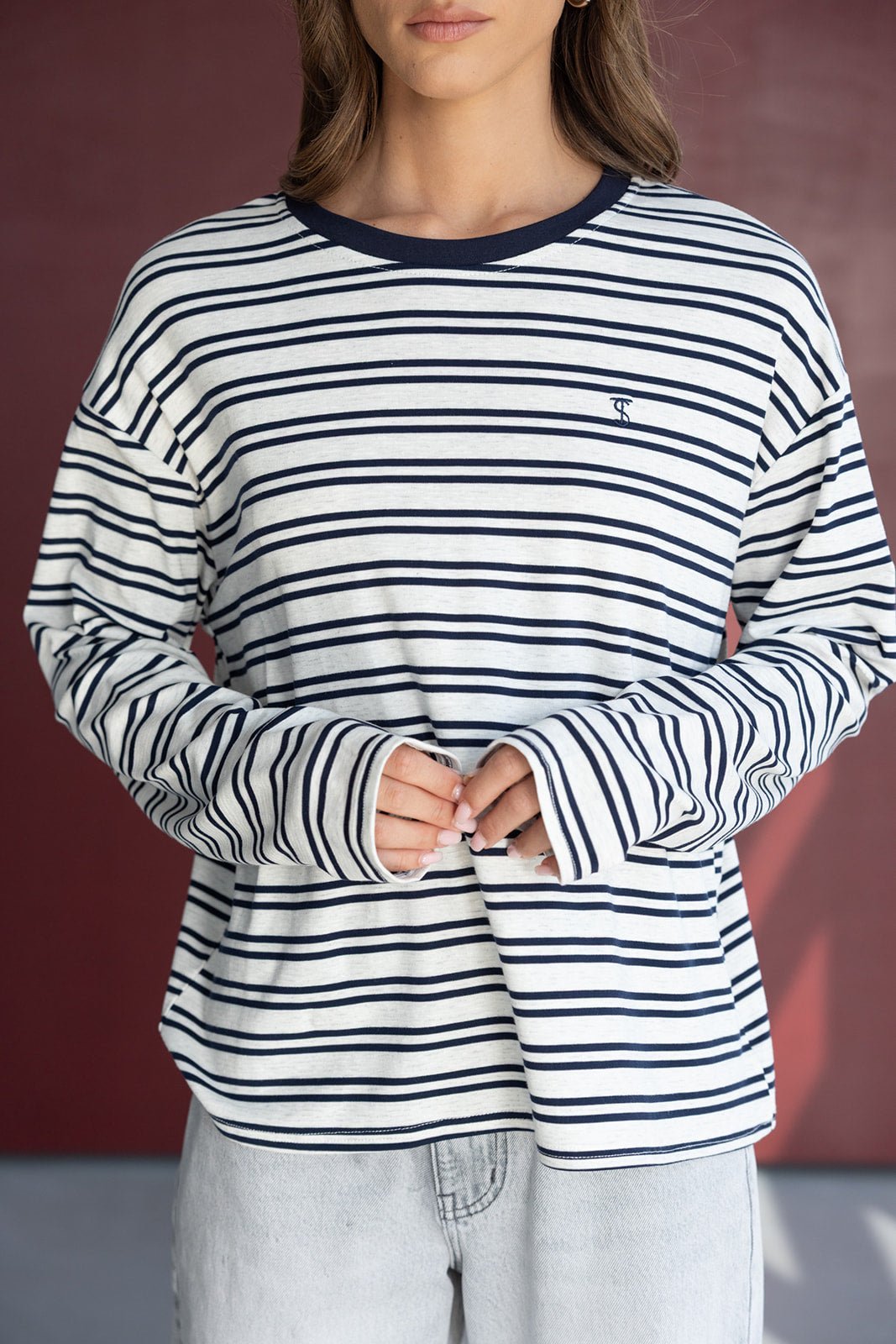 חולצת פסים שחור לבן ארוכה לנשים עם שרוולים ארוכים, מראה קז'ואל אופנתי