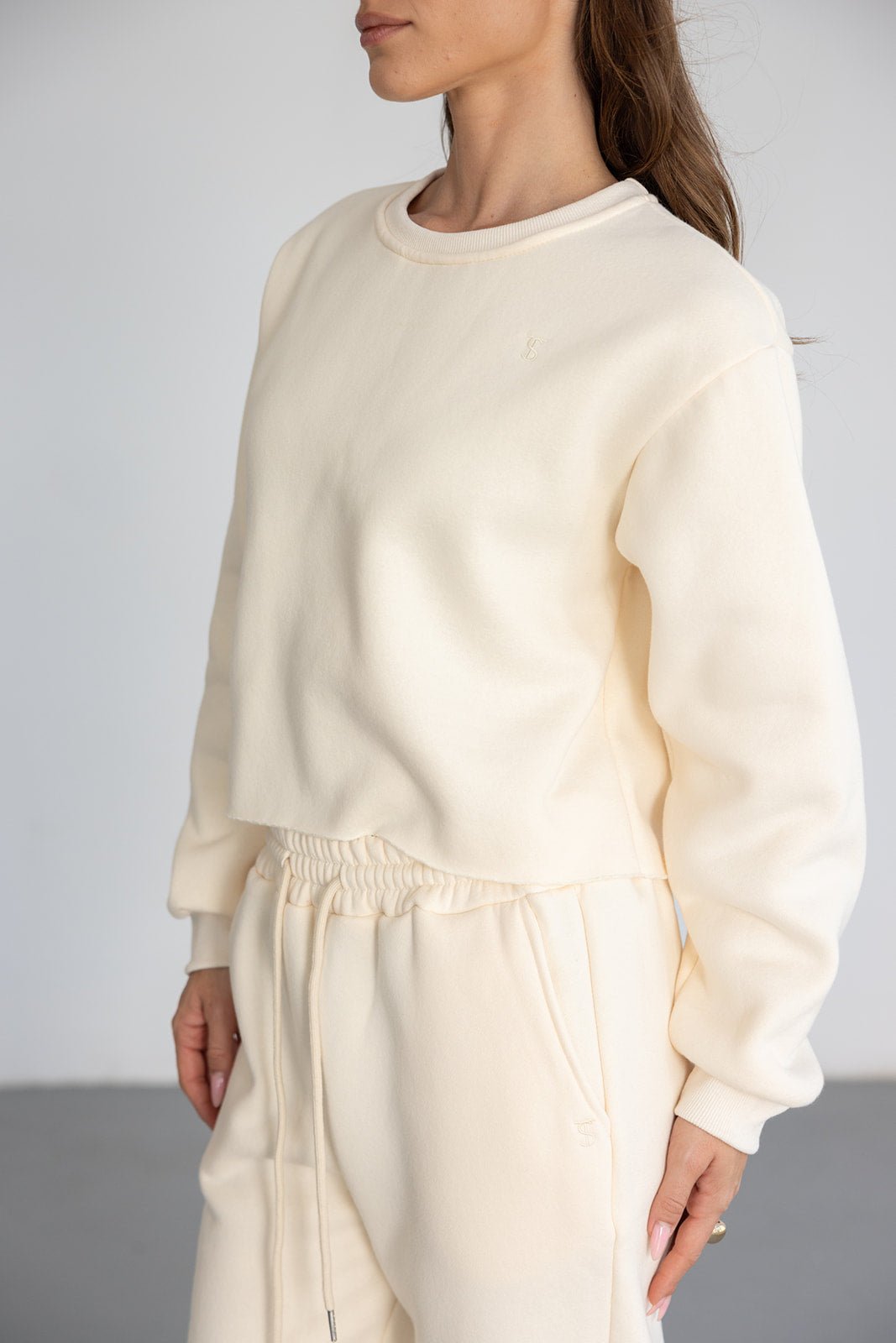 סט אימונית נשי בצבע שמנת, חולצה ארוכה ומכנסיים עם מותן גמישה, אופנת קז'ואל לנשים