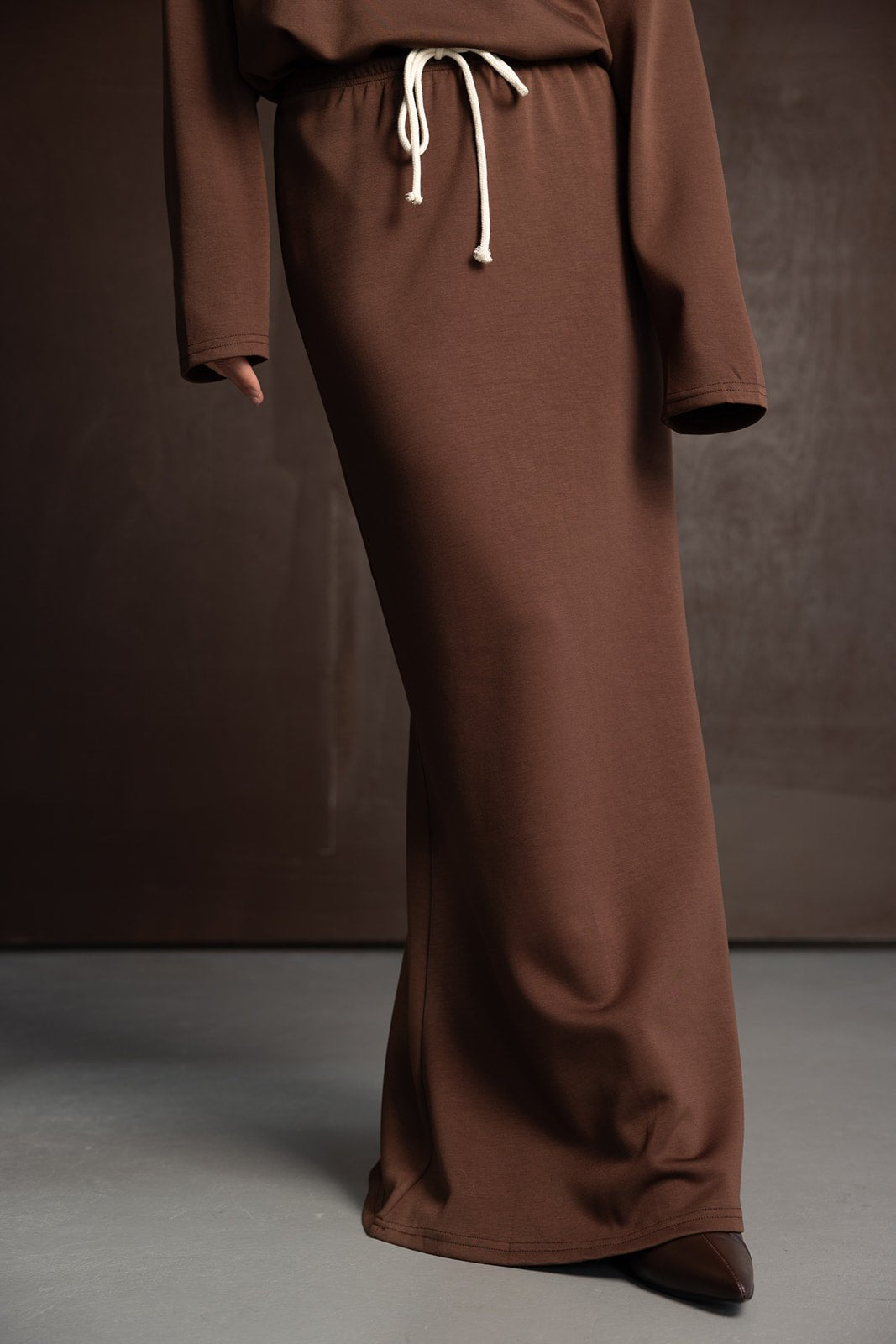 חצאית חומה מקסי לנשים עם שרוך קשירה במותן, בד כותנה אופנתי