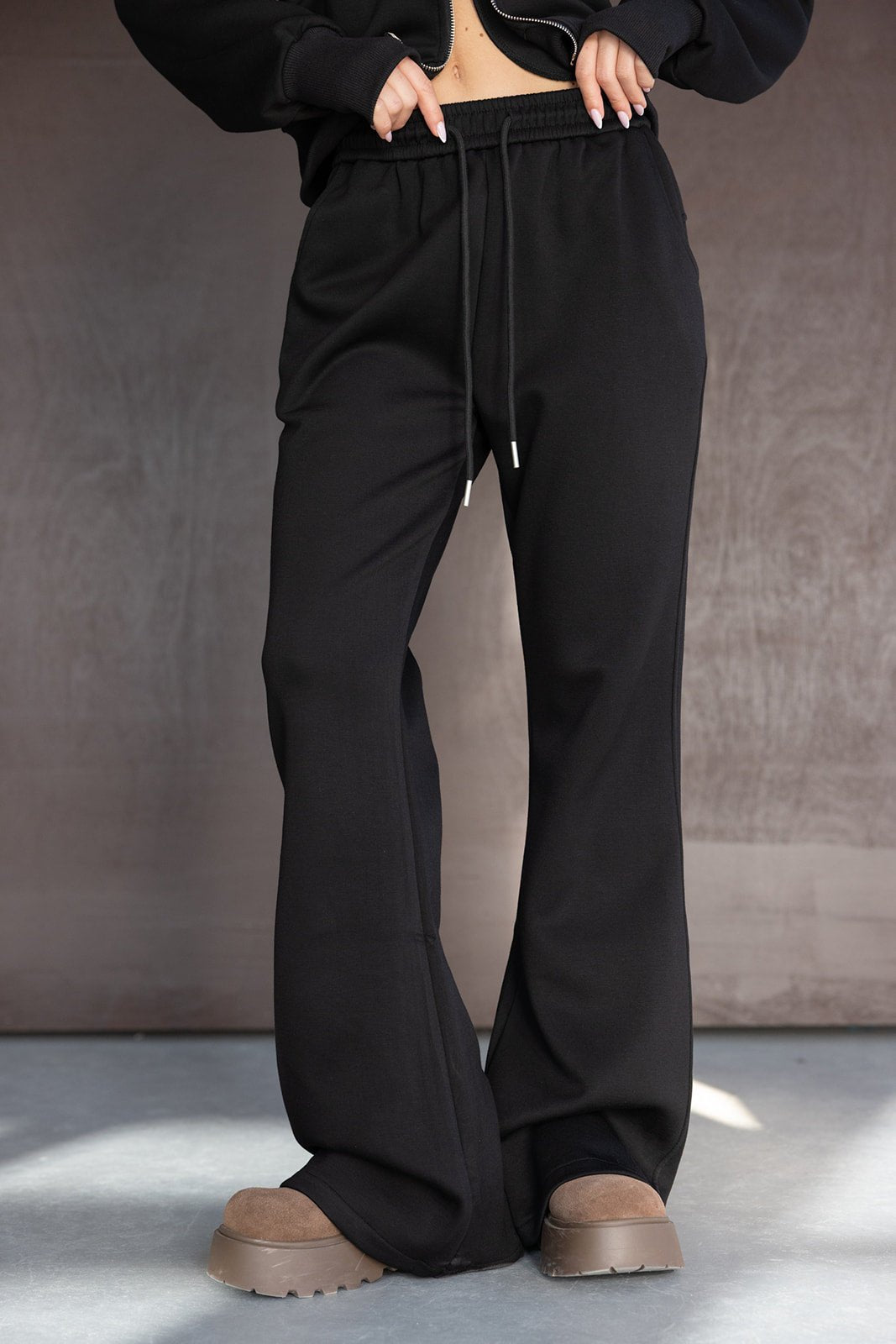 מכנסי טרנינג שחורים לנשים, גזרה רחבה עם שרוך, אופנת רחוב לנערות