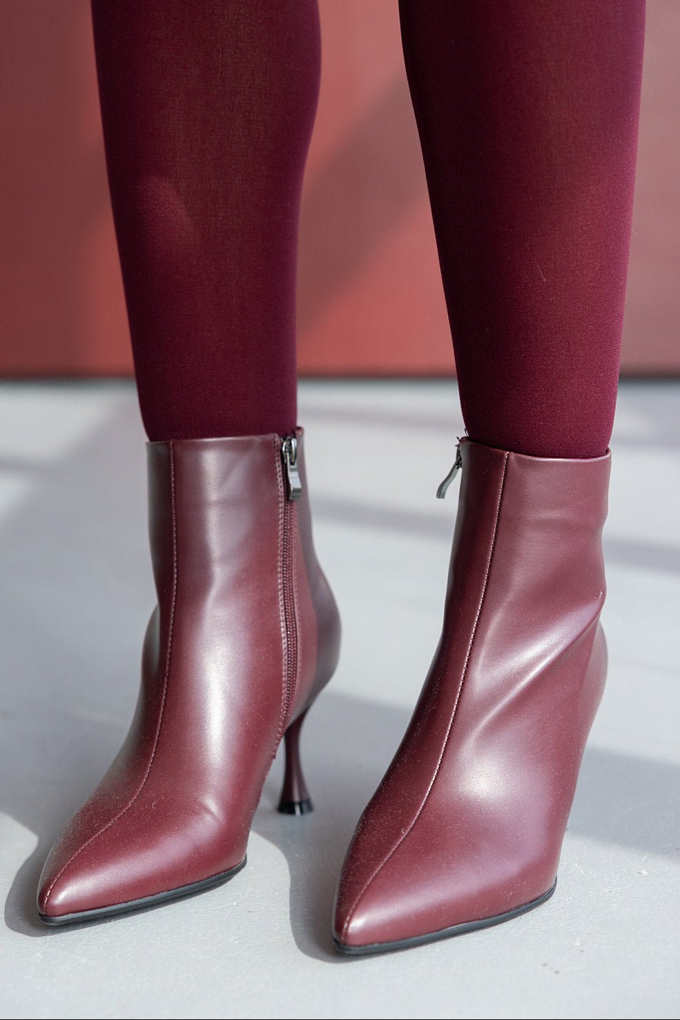 מגפוני עקב בגוון בורדו לאישה, עור מלאכותי, עם רוכסן צד, אופנת חורף לנשים