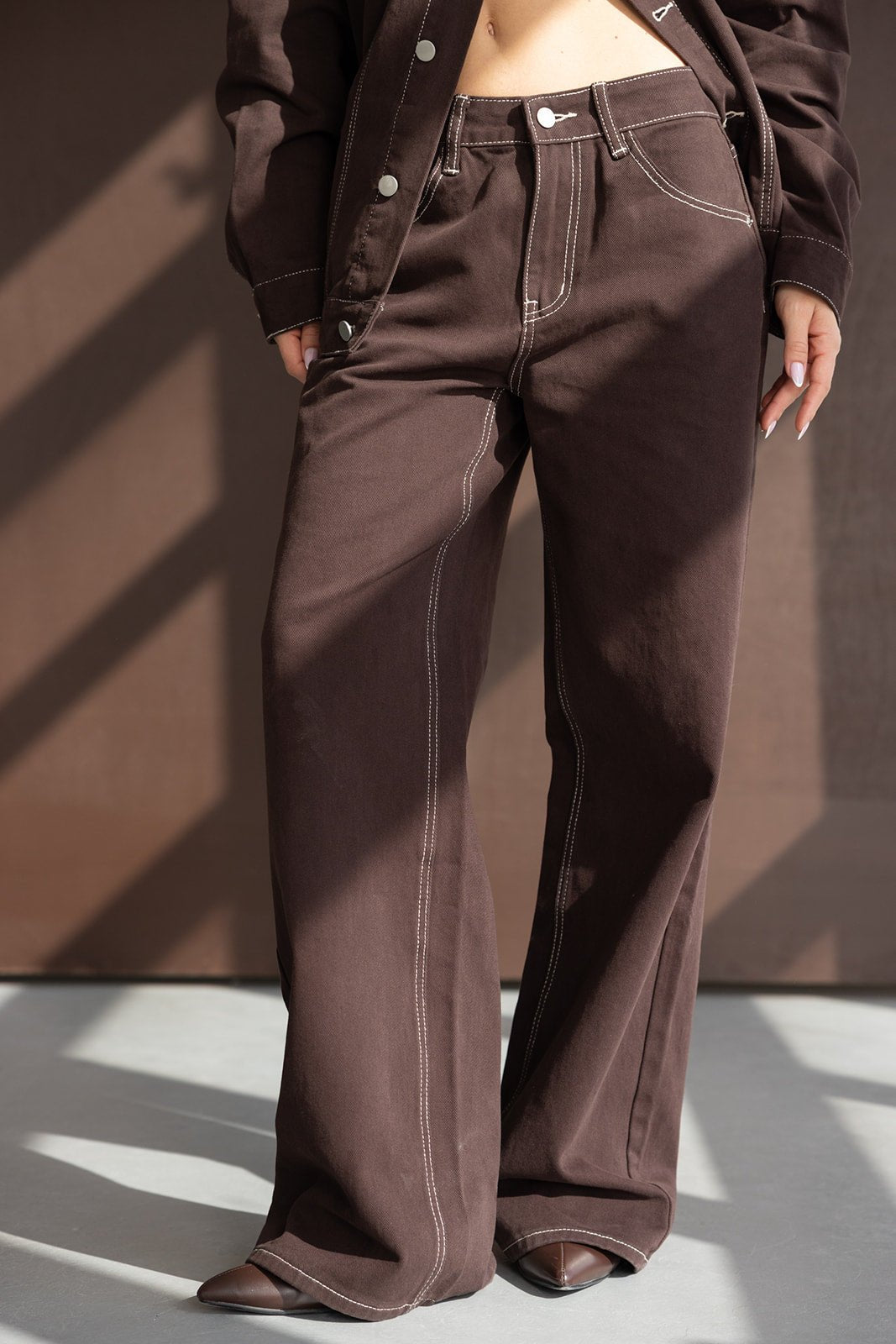 מכנסיים רחבים לנשים בצבע חום כהה עם תפרים לבנים אלגנטיים, אופנת קיץ לנערות