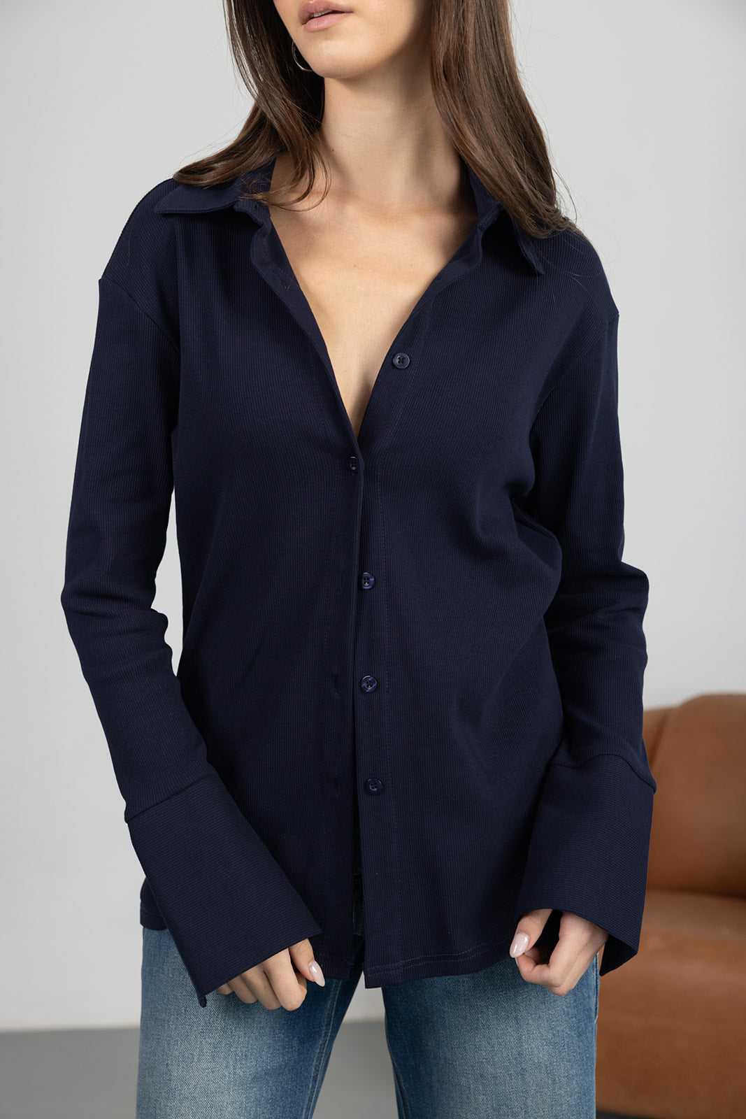 איך לבנות מלתחת קז'ואל חכמה לעונת מעבר 2026?