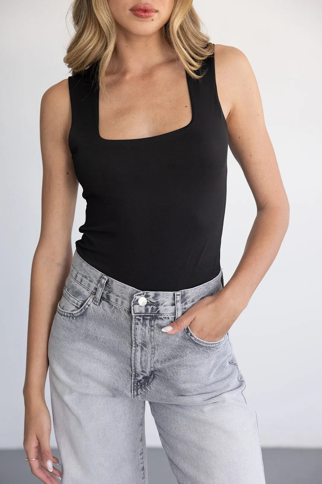 בגד גוף קורין שחור TwentySix 