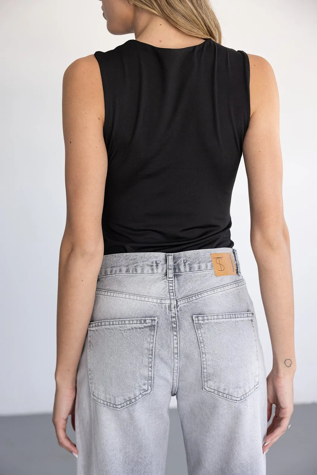 בגד גוף קורין שחור TwentySix 