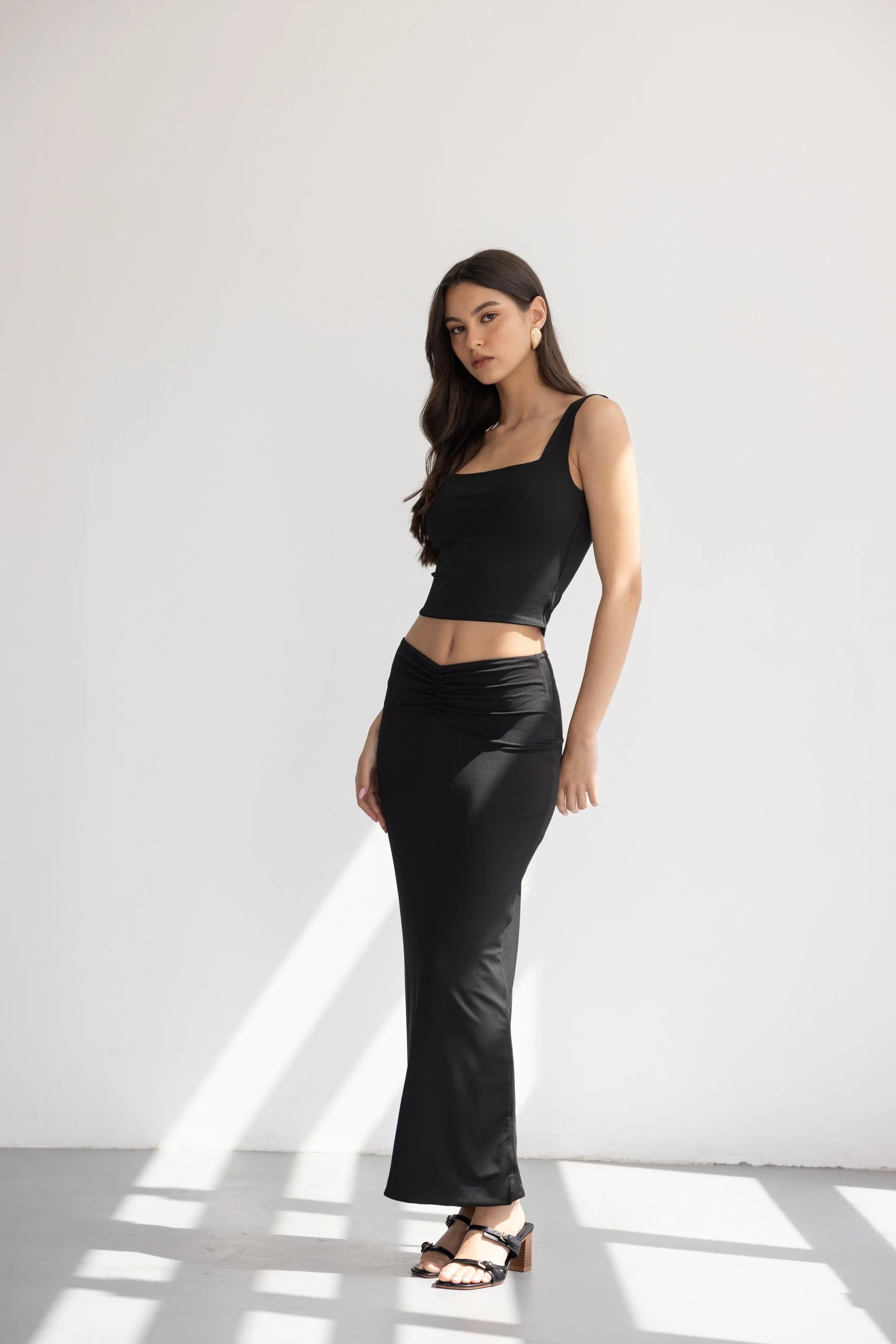 גופיית גאיה שחורה TwentySix 