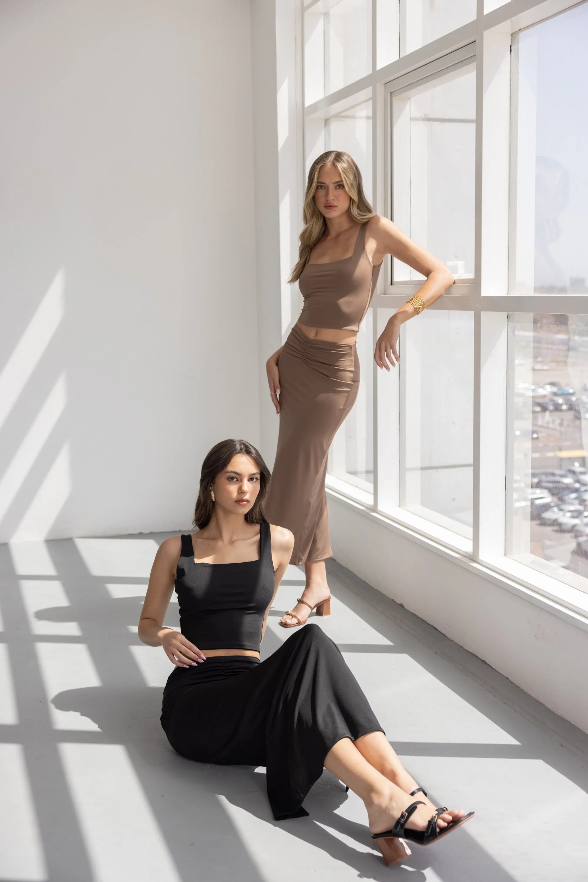 גופיית גאיה שחורה TwentySix 