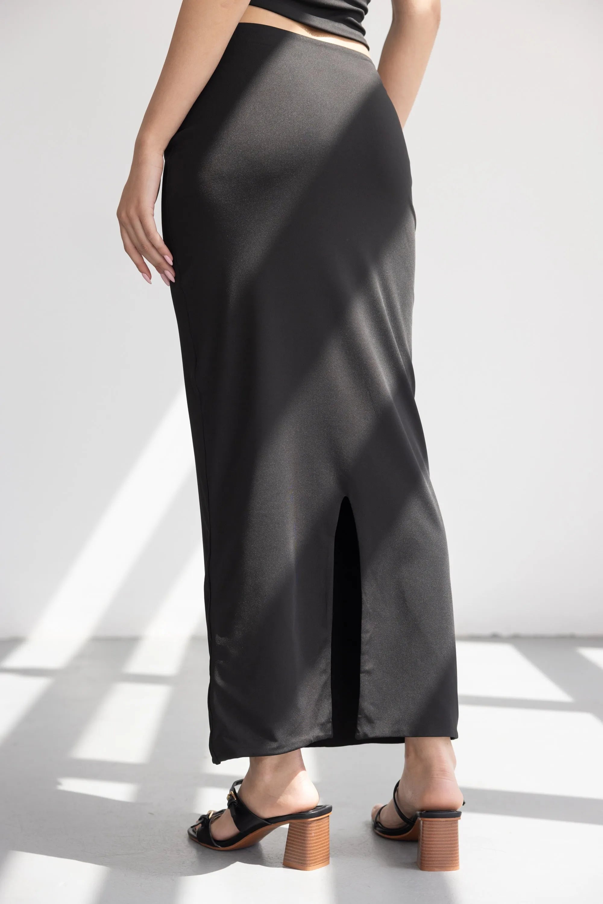 חצאית גאיה שחורה TwentySix 