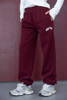 מכנסי טרנינג בורדו לנשים עם הדפס NEW YORK, נעלי סניקרס לבנות, אופנה לנערות