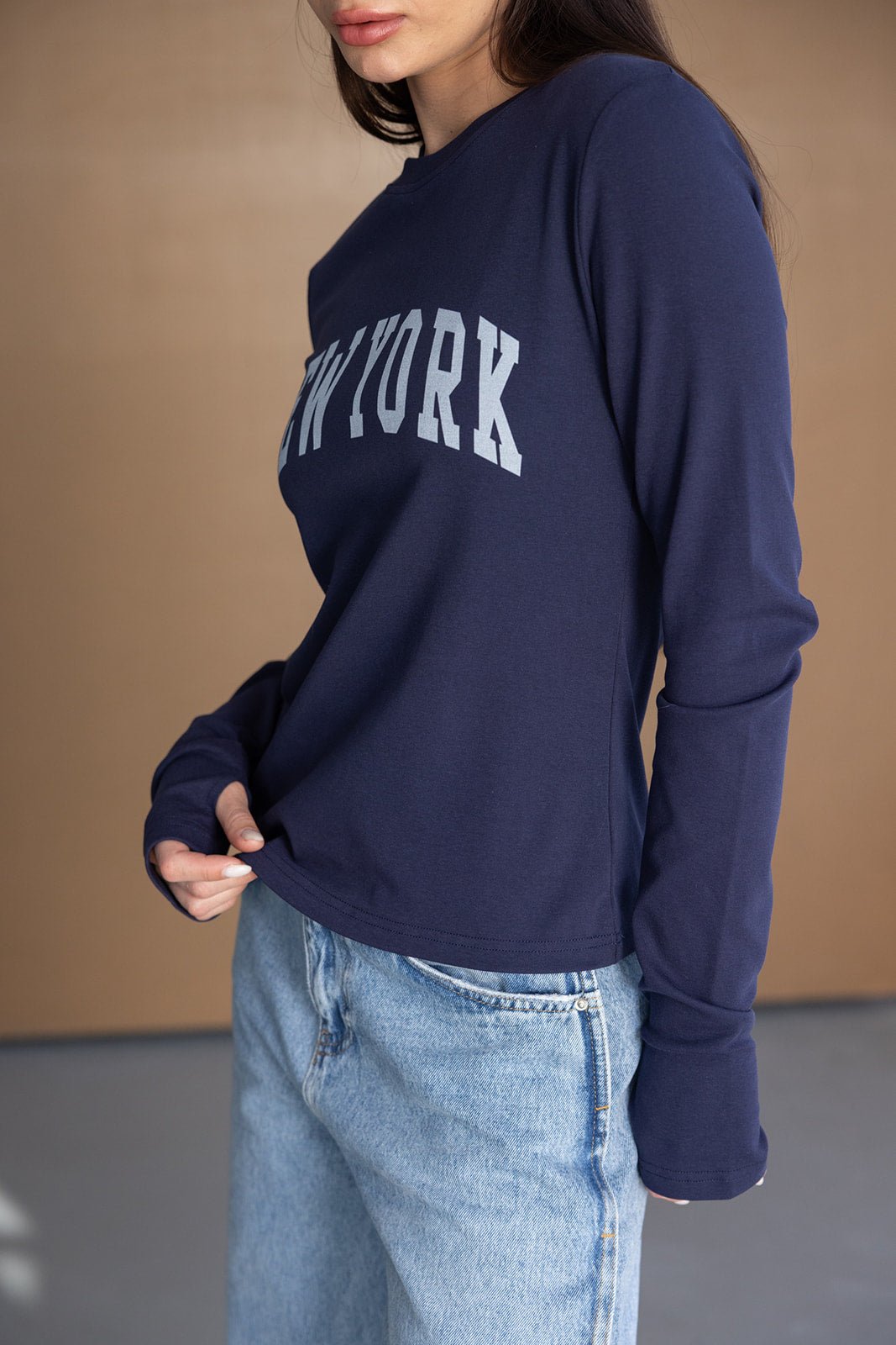 חולצת נשים כחולה עם שרוולים ארוכים והדפס NEW YORK, ג'ינס בהיר, אופנה לנערות