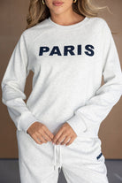 סט טרנינג נשים אופנתי באפור בהיר עם הדפס PARIS, חולצה ארוכה ומכנסיים תואמים