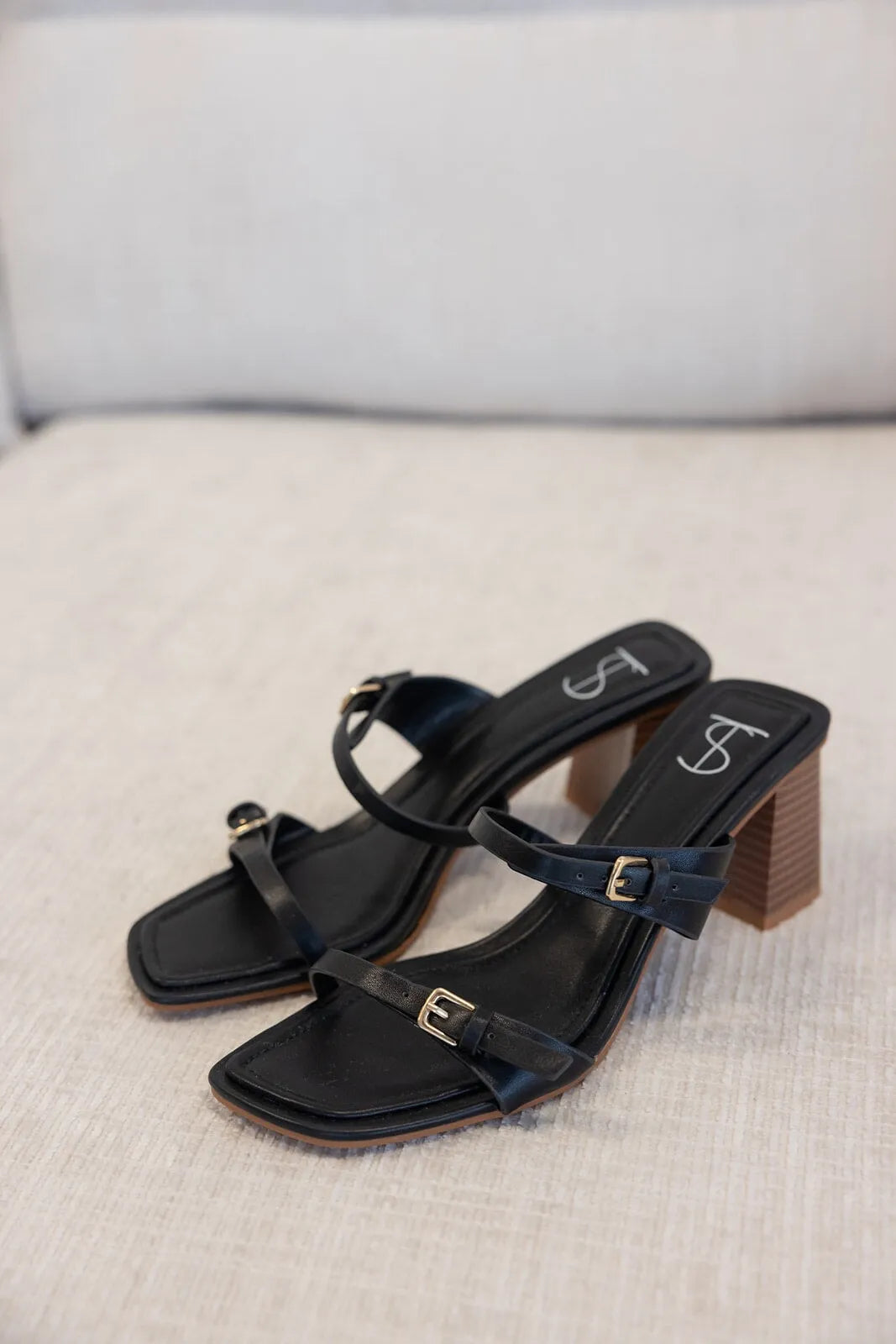 סנדל עקב קתרין שחור TwentySix 