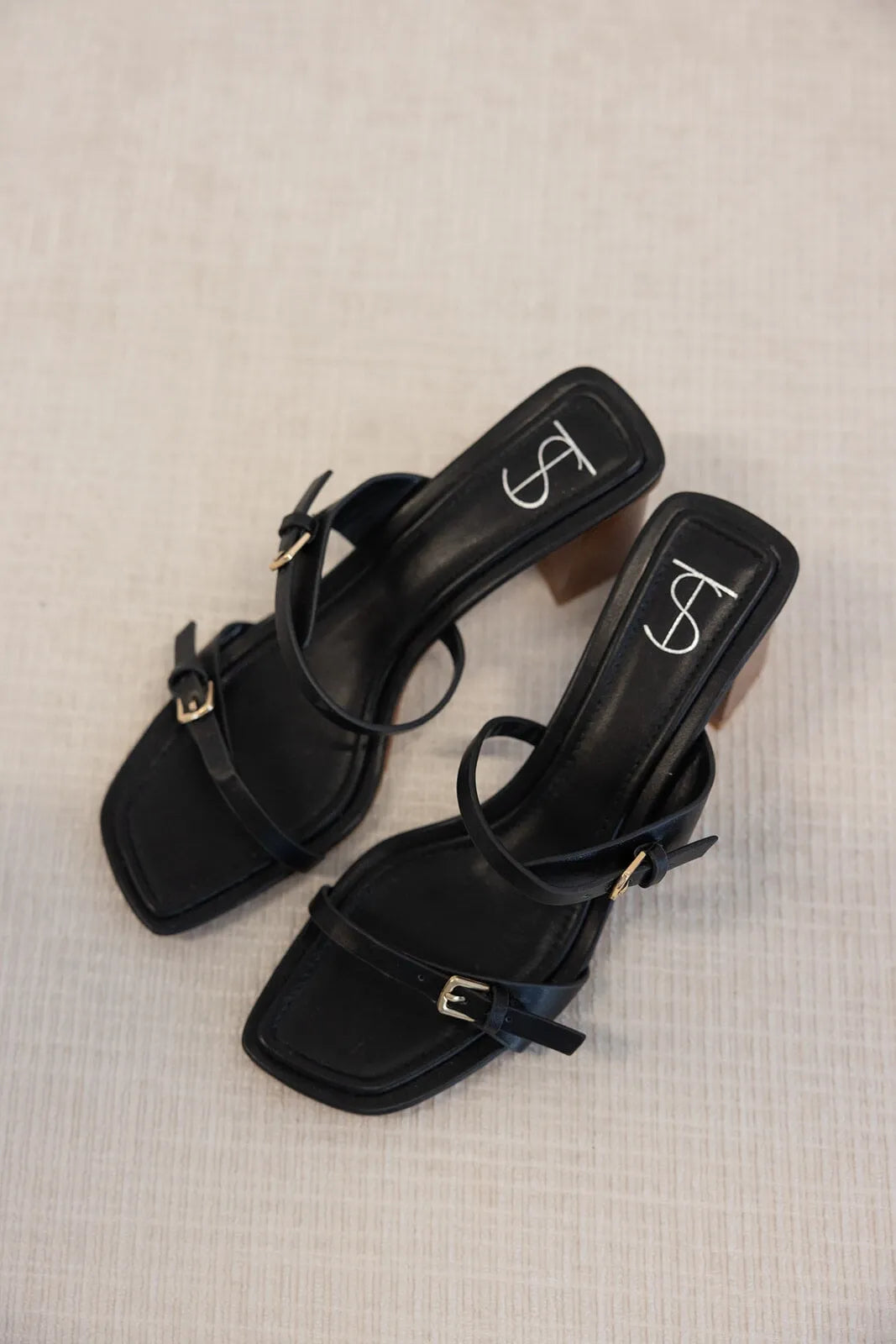 סנדל עקב קתרין שחור TwentySix 