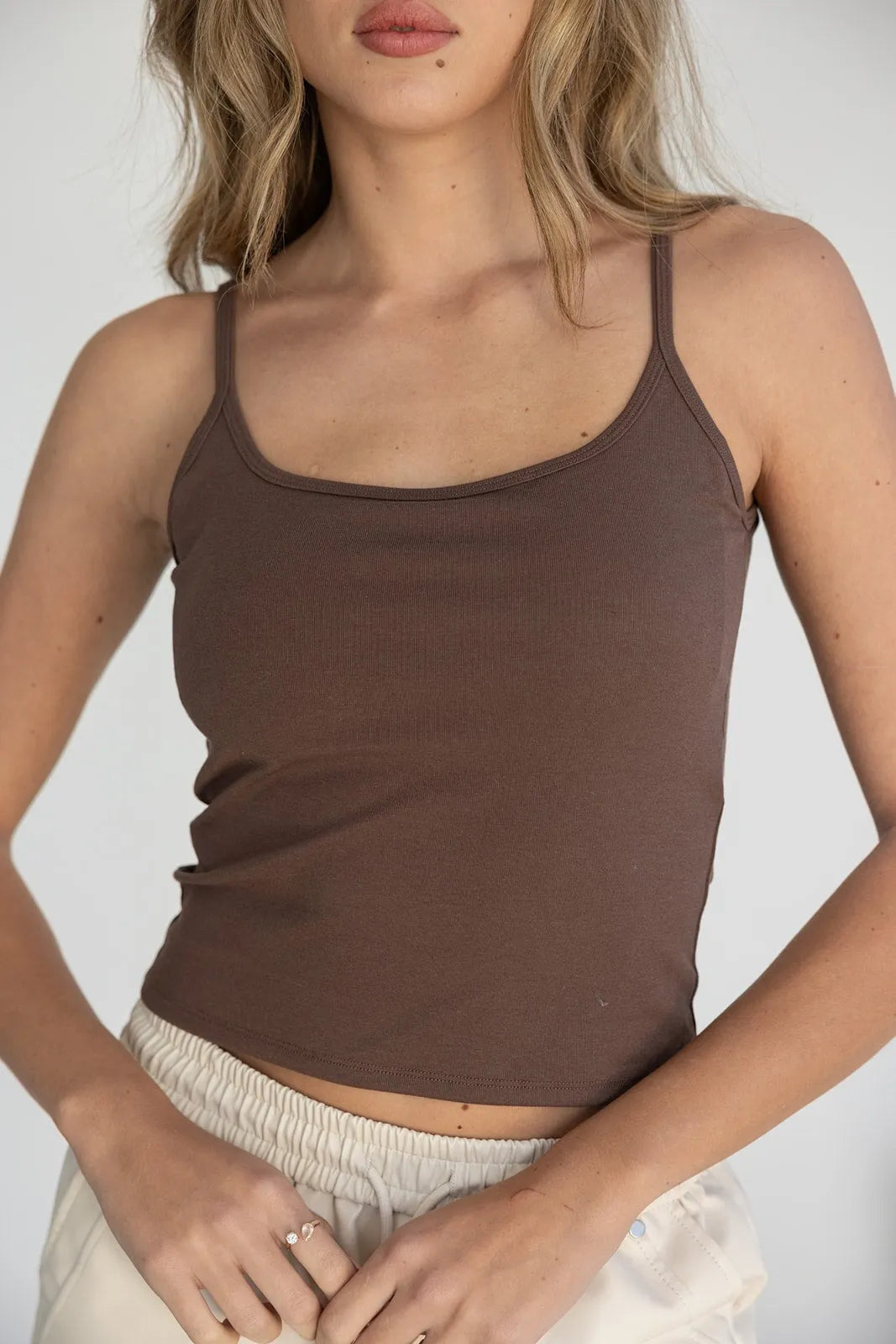 טופ אליסון חום TwentySix 