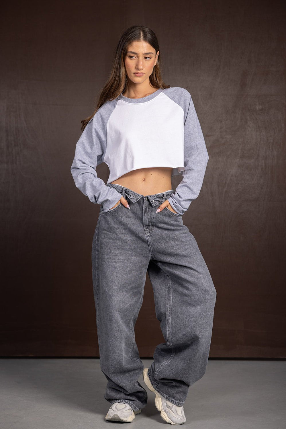 חולצת קרופ ג'סי | אפורה - TwentySix