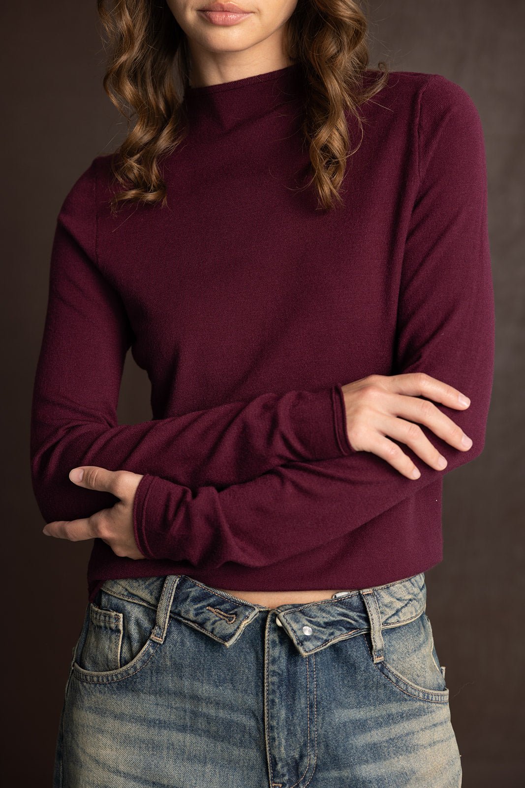 חולצת נשים בורדו ארוכה עם ג'ינס, אופנת חורף לנשים צעירות