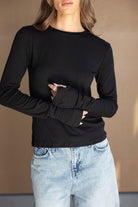 חולצת נשים ארוכה בצבע שחור עם חורים לאגודלים, ג'ינס גבוה בהיר, אופנת קז'ואל לנערות