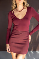 שמלת מיני בורדו לנשים, שרוול ארוך, מחשוף V עמוק, אופנה צעירה ואלגנטית