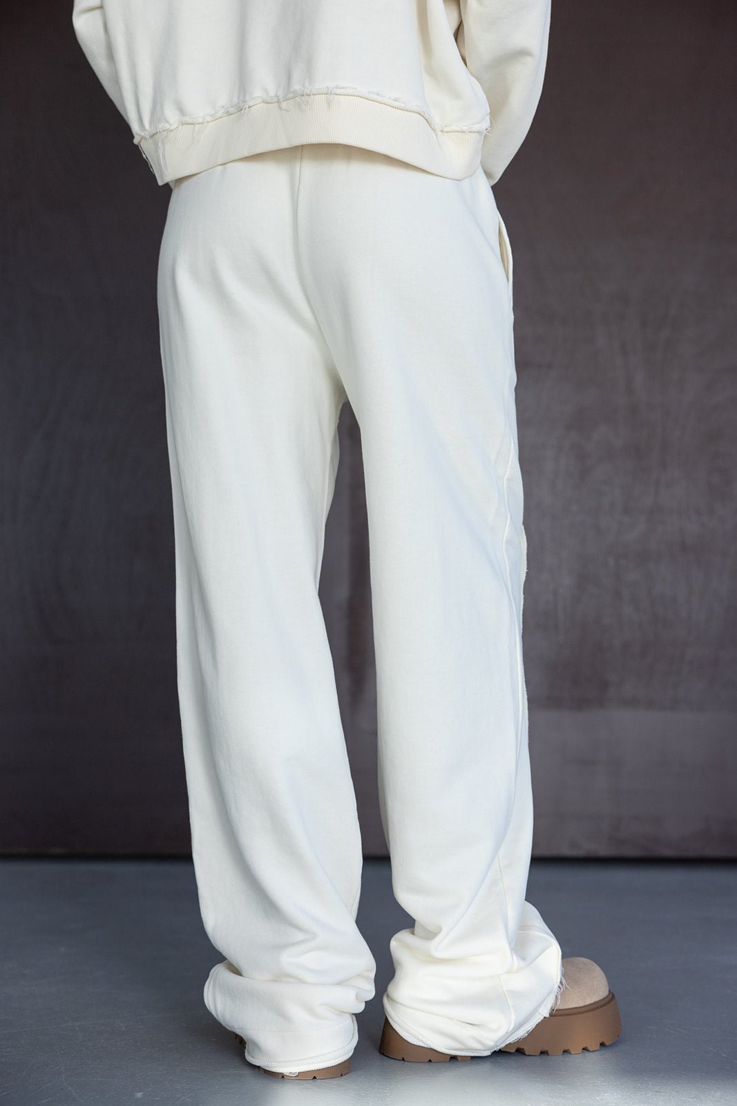 מכנסי טרנינג לבנים רחבים לנשים, בד כותנה, מותאם לאופנה צעירה, מצולמים מאחור
