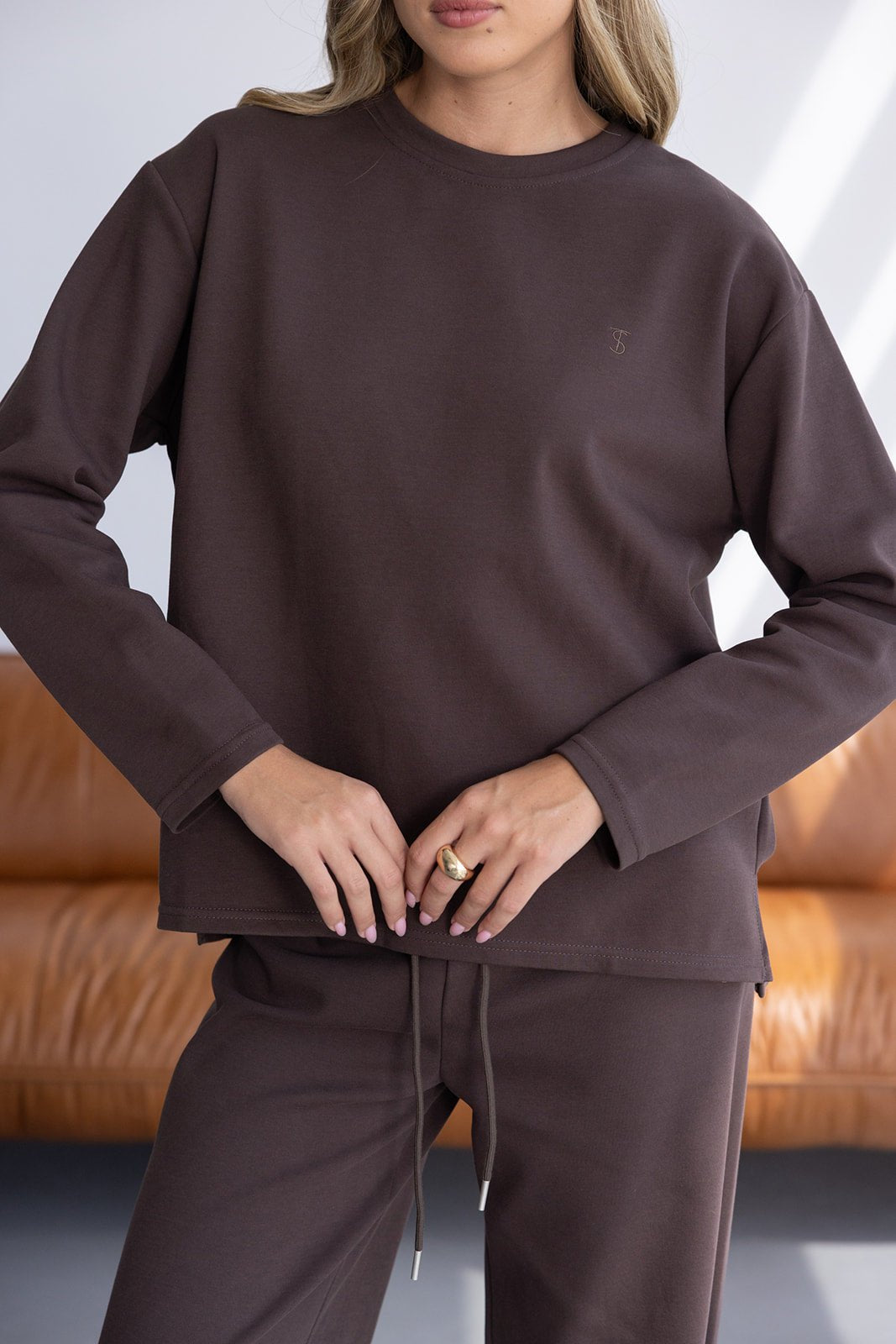 סט טרנינג חום לנשים עם חולצת שרוול ארוך, בד כותנה נעים, אופנת קז'ואל לנערות