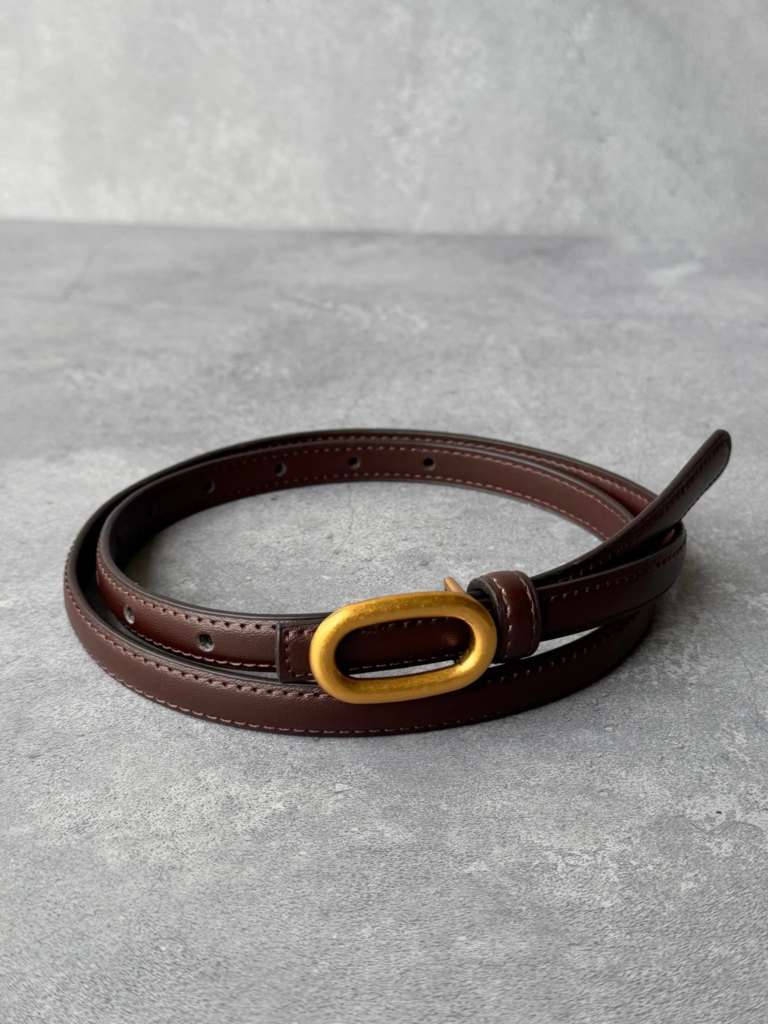 חגורת נשים חומה מעור עם אבזם מתכת זהב, אופנה אלגנטית לנשים ונערות