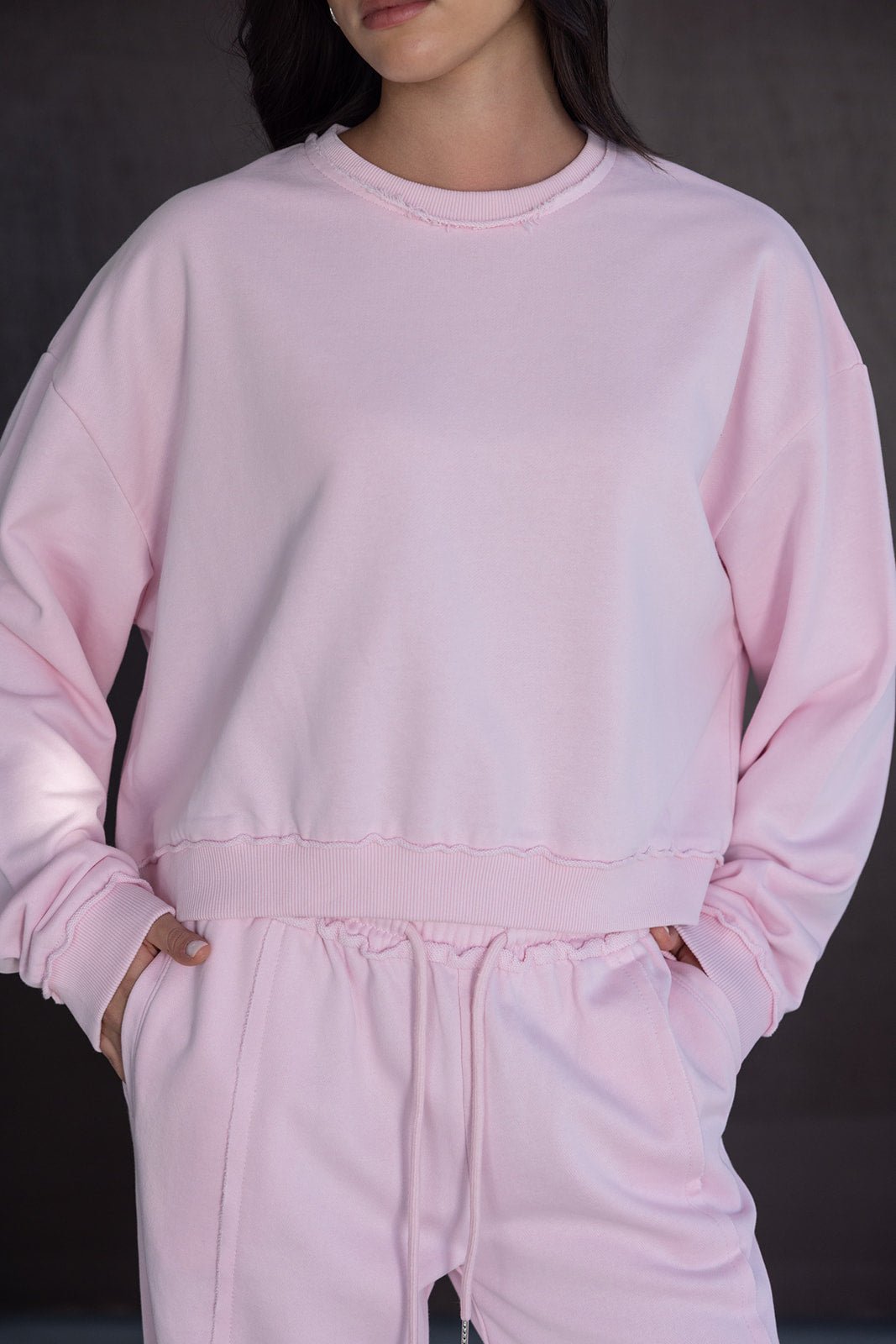 סט טרנינג ורוד לנשים, חולצת שרוול ארוך ומכנסיים תואמים מבד רך, אופנת רחוב צעירה