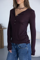 חולצת נשים סגולה עם שרוול ארוך וכפתורים, ג'ינס קז'ואל, אופנת נשים צעירה