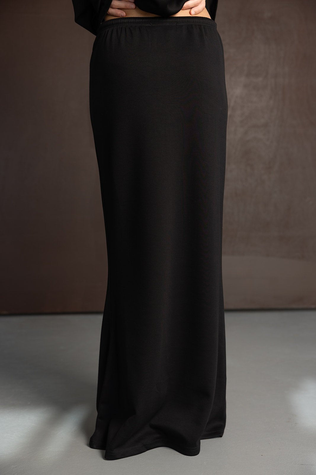 חצאית שחורה ארוכה לנשים, גזרת מותן גבוהה מבד חלק, אופנה טרנדית לנערות