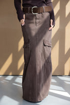 חצאית מקסי חומה עם כיסי צד לנשים, חגורה חומה, אופנה לנערות