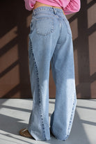 ג'ינס בגזרת אוברסייז לנשים, בצבע תכלת, עם מכפלת פתוחה, אופנת רחוב טרנדי