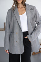 בלייזר משבצות אפור עם כפתורים זהב לנשים, טופ לבן ומכנס שחור, אופנת נשים עדכנית