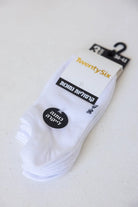 שלישיית גרביים קצרות בצבע לבן לנשים, מידה 36-41, נעימות ונוחות על משטח לבן